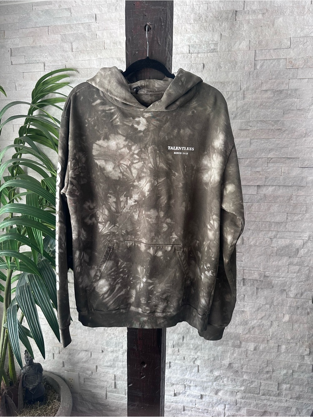 TALENTLESS Olive and Cream Grey Tie-Dye Pullover Hoodie Size Large